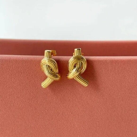 18k Gold Plated Twisted Shape Earrings main image 4